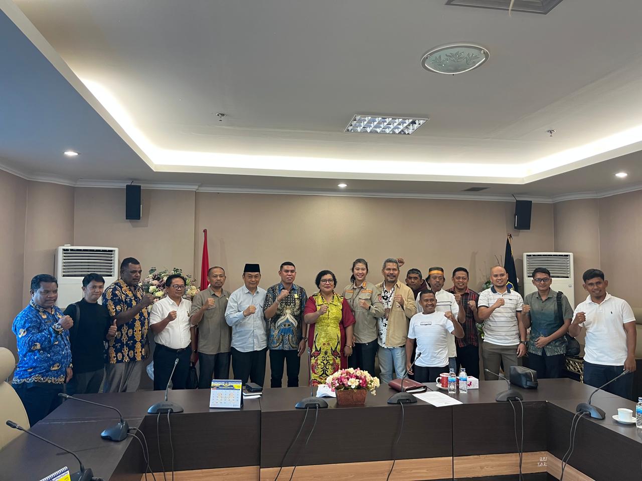 Rapat Pembahasan Retribusi Daerah dan Masalah Sampah di Area Pasar Perbatasan