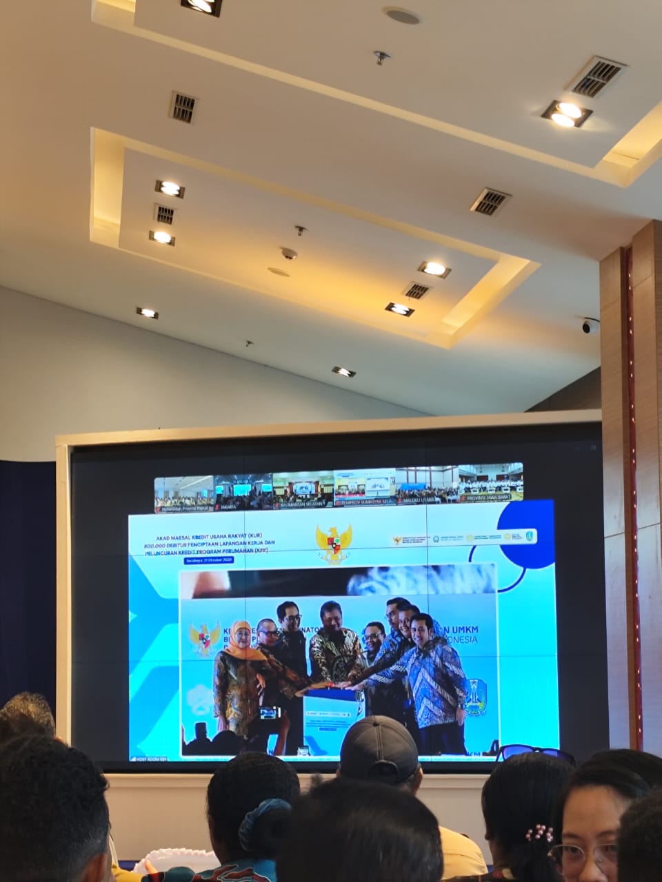 DISPERDAGIN PAPUA HADIRI AKAD MASSAL KUR SERENTAK SE-INDONESIA